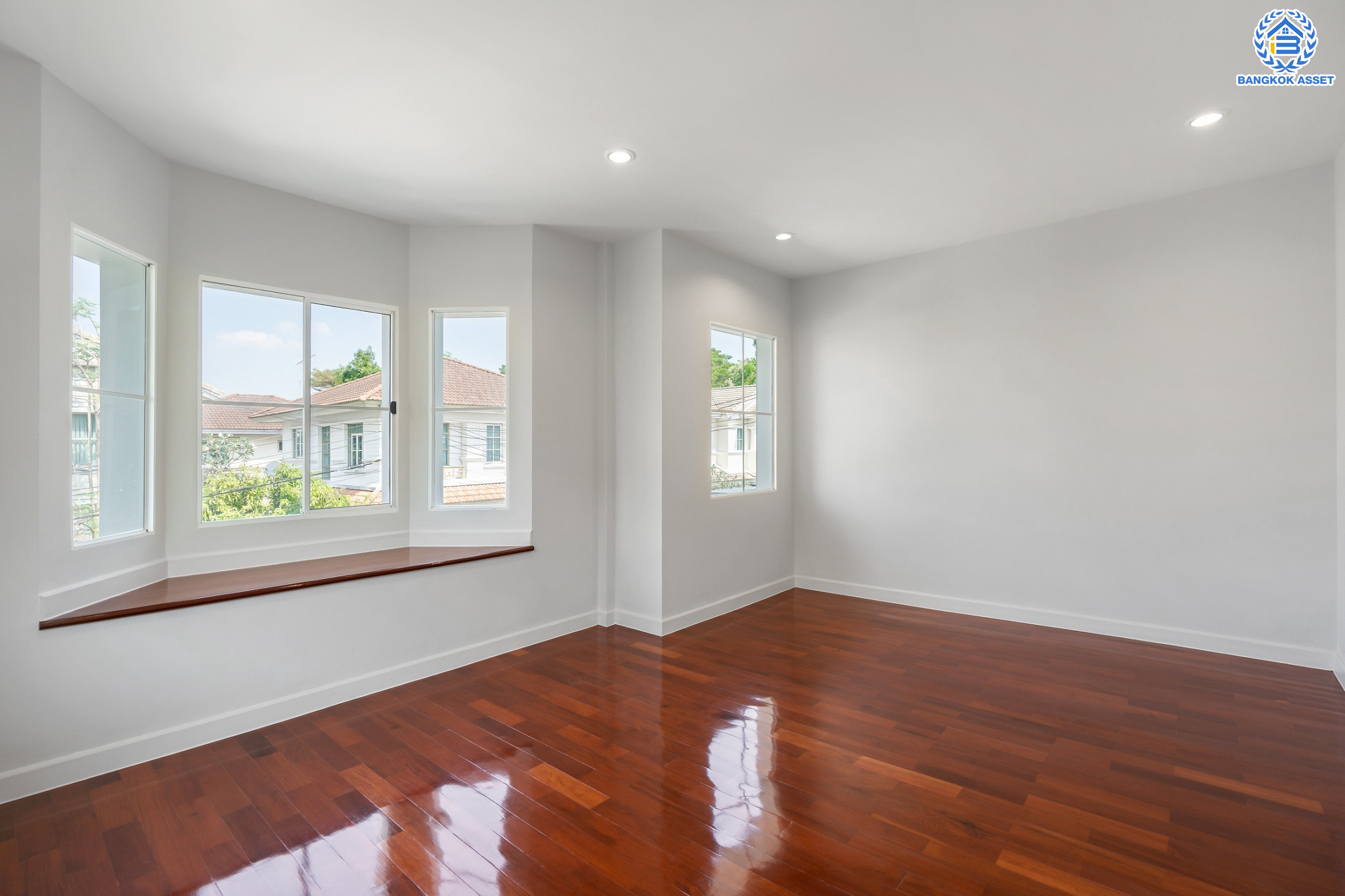 บ้านมือสองตกแต่งใหม่ ม.นันทวัน วัชรพล แบรนด์ LH เนื้อที่ 53.2 ตร.ว. ฟังก์ชัน 3 ห้องนอน 3 ห้องน้ำ จอดรถได้ 2 คัน Facilities ครบครัน บนทำเลเชื่อมต่อหลายเส้นทาง ถ.รามอินทรา ถ.สายไหม และถ.พหลโยธิน ใกล้สนามบินดอนเมือง ทางด่วน "ศรีรัช" และ เซ็นทรัลรามอินทรา